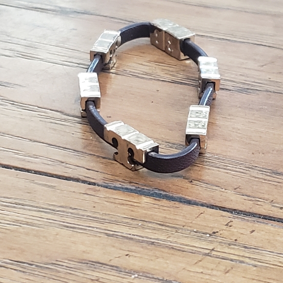 Tory Burch Serif T Brown Leather Bracelet - Picture 9 of 11